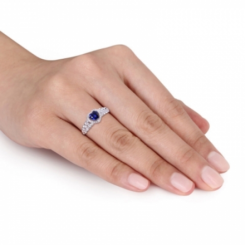 Помолвочное кольцо из белого золота с сапфиром огранки Сердце 5*5 мм и бриллиантами