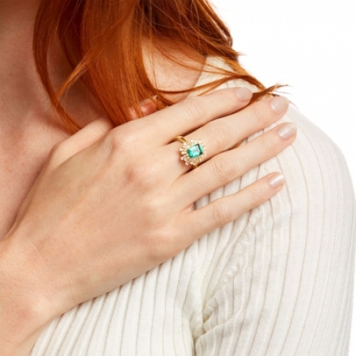 Женское кольцо из серебра 925 пробы с изумрудом и белым сапфиром