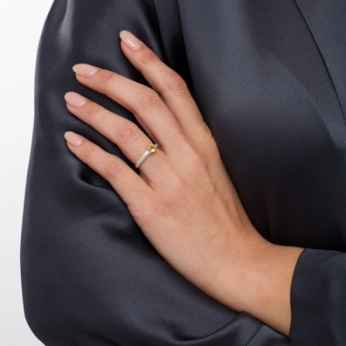 Женское кольцо из серебра с цитрином и белым сапфиром