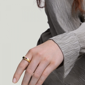 Женское кольцо из серебра с родолитом