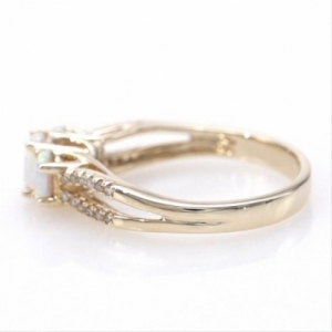 Женское кольцо из желтого золота 585 пробы с опалом и бриллиантами