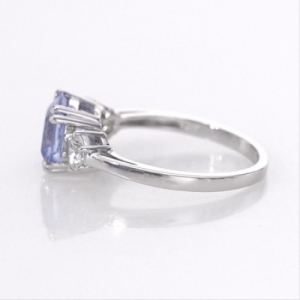 Женское кольцо из серебра со шпинелью и белым сапфиром