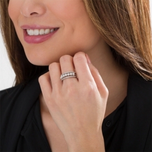 Женское кольцо из серебра с жемчугом и белым топазом