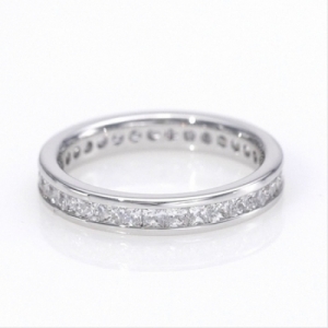Обручальное кольцо из белого золота с большими бриллиантами огранка прицесса по кругу