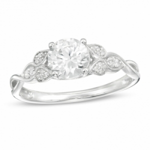 Помолвочное кольцо из белого золота с белым сапфиром 6 мм и бриллиантами