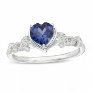 Помолвочное кольцо из белого золота с сапфиром огранки Сердце 6*6 мм и бриллиантами