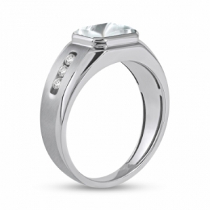 Мужское кольцо из серебра с белым топазом и белым сапфиром