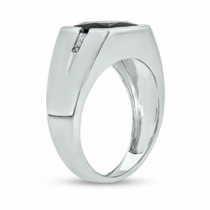Мужское кольцо из серебра с ониксом и бриллиантами
