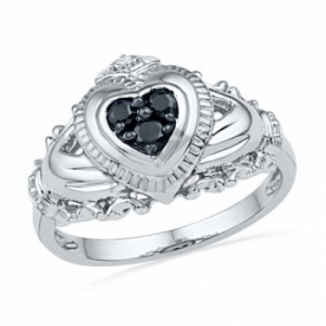 Кольцо в виде сердца из серебра с бриллиантами