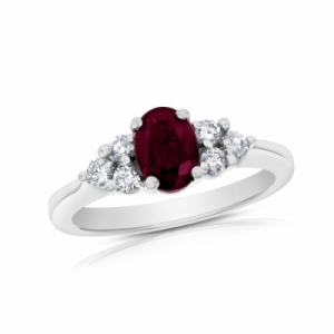 Женское кольцо из белого золота 585 пробы с рубином и бриллиантами