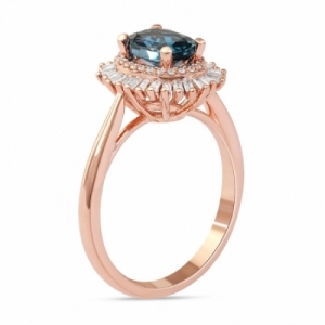 Женское кольцо из красного золота 585 пробы с топазом и бриллиантами