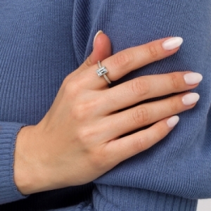 Женское кольцо из серебра с аквамарином и белым сапфиром