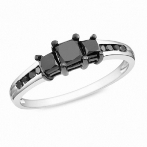 Женское кольцо из серебра с черными бриллиантами