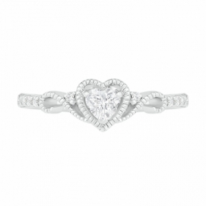 Женское кольцо из серебра с белыми сапфирами