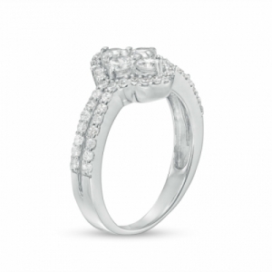 Женское кольцо из серебра с белым сапфиром