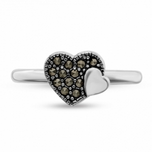 Женское кольцо из серебра с марказитом