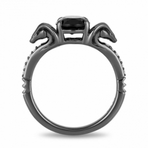 Женское кольцо из серебра с черными бриллиантами