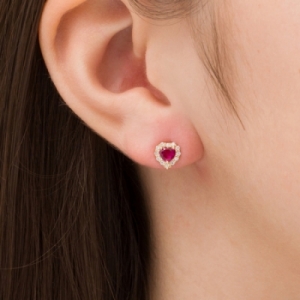 Серьги-гвоздики из желтого золота 585 пробы с рубином и Swarovski Zirconia